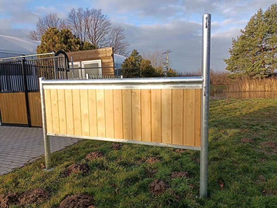 M2 Waschraum für Pferde Anbindepfosten mit Holzfüllung - Bild 4